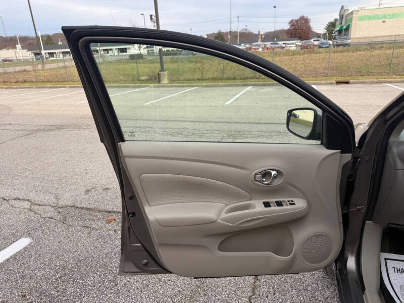 2016 Nissan Versa 1.6 S