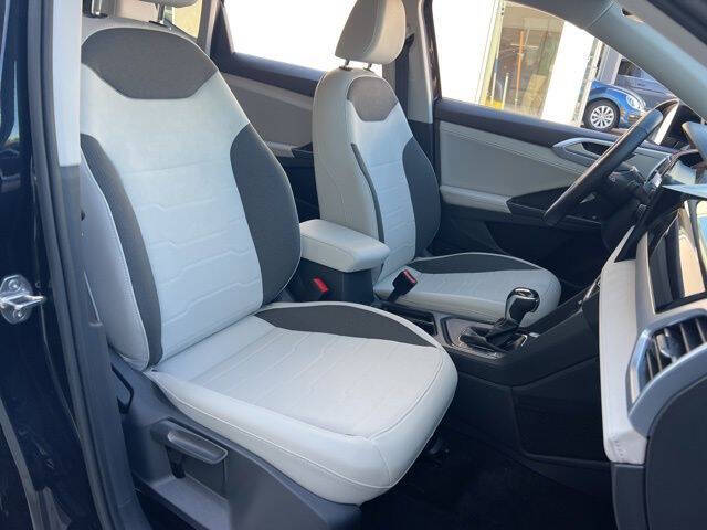 2025 Volkswagen Taos SE