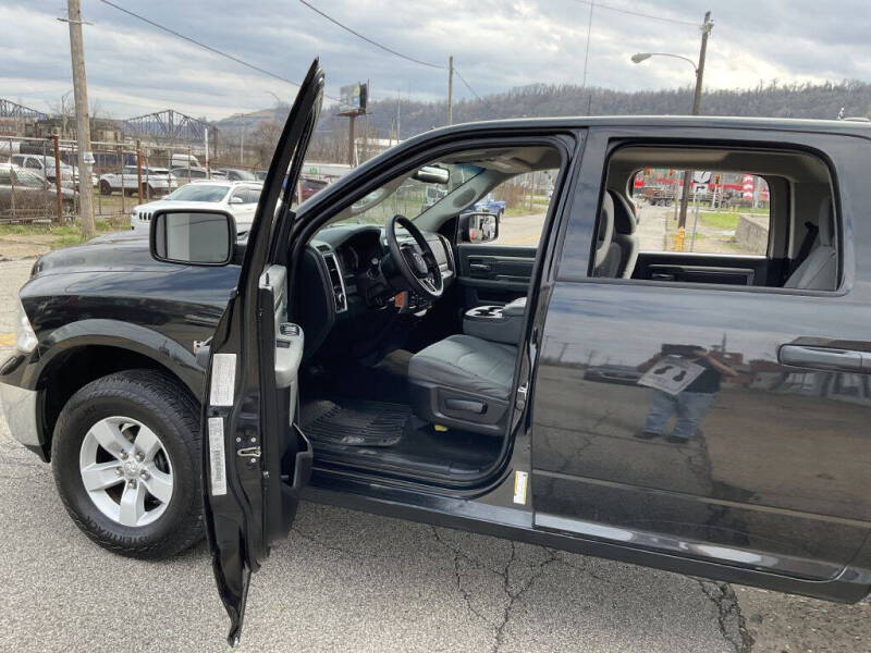 2016 RAM 1500 SLT