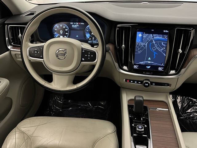 2022 Volvo S60 B5 Momentum