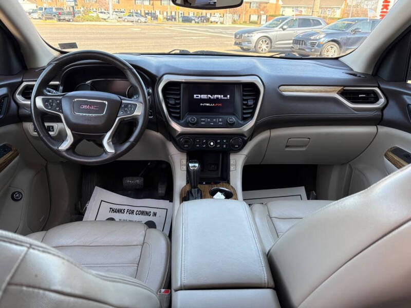 2017 GMC Acadia Denali