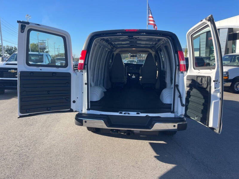 2025 Chevrolet Express 2500