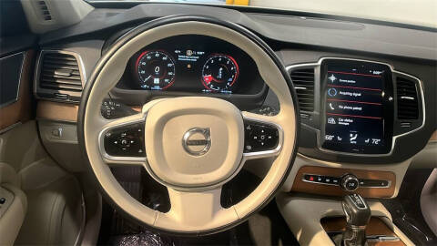 2022 Volvo XC90 T6 Momentum 7-Passenger