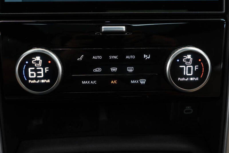 2024 Land Rover Discovery P300 Dynamic SE