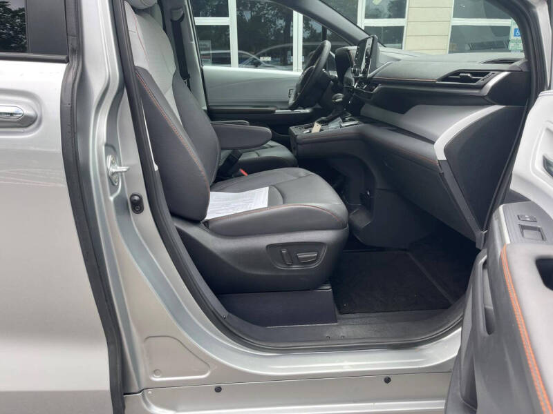 2023 Toyota Sienna XSE 7-Passenger