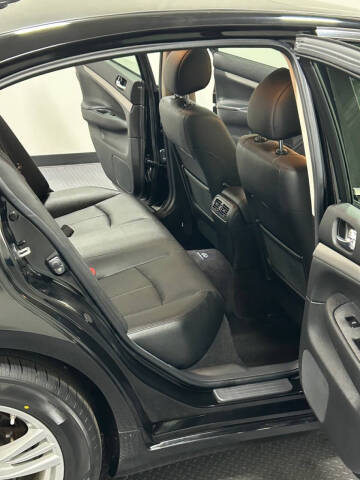 2011 Infiniti G25 Sedan x