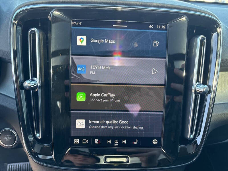 2025 Volvo XC40 B5 Plus Bright Theme