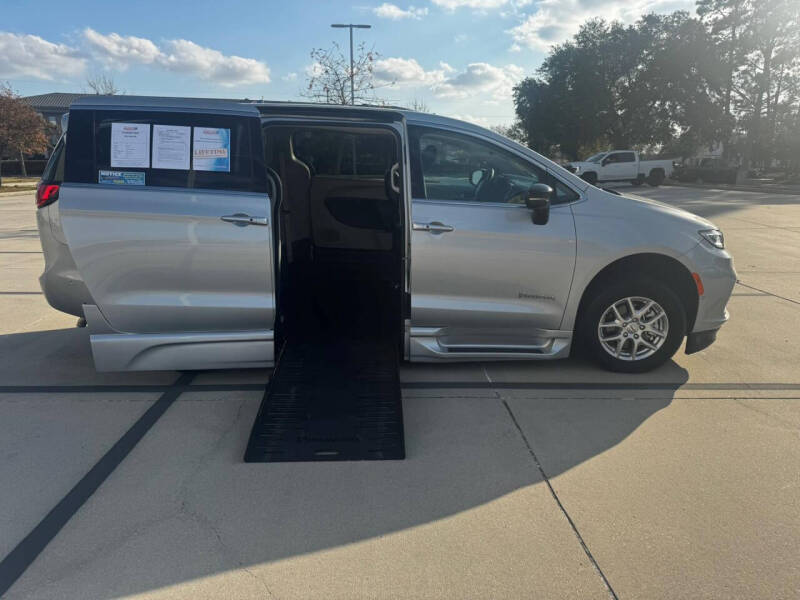 2024 Chrysler Pacifica Touring L