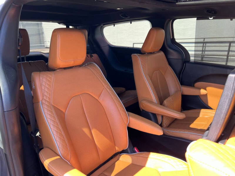2023 Chrysler Pacifica Plug-In Hybrid Pinnacle