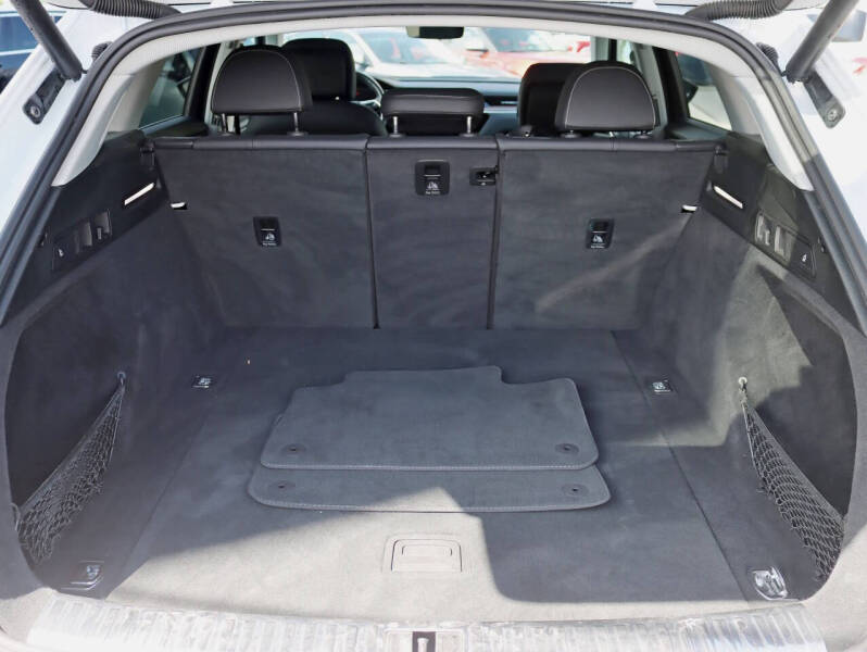 2019 Audi e-tron quattro Premium Plus