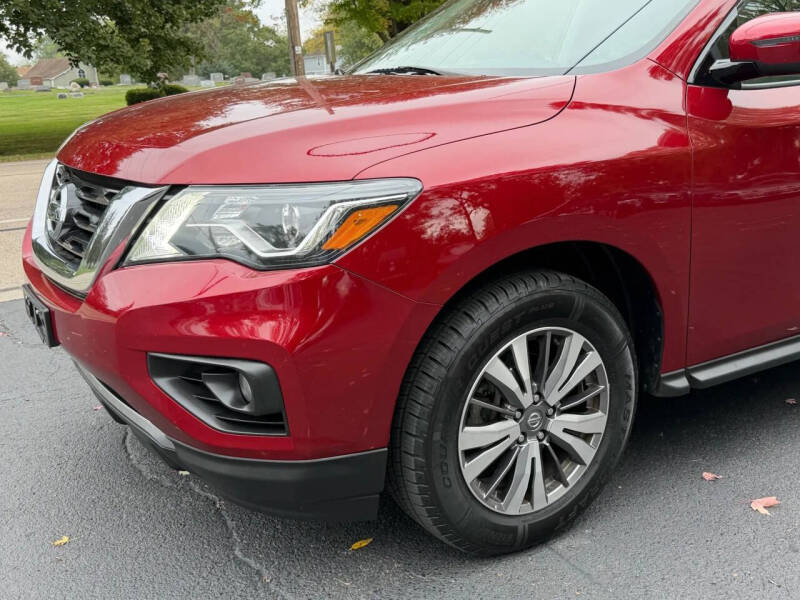 2020 Nissan Pathfinder SV