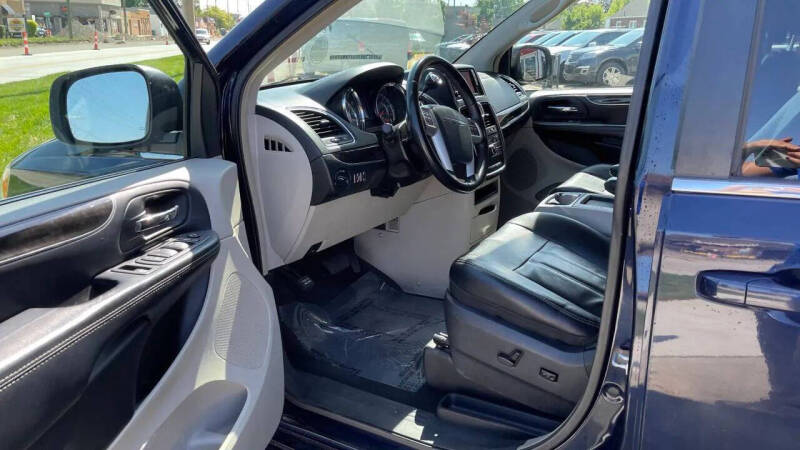 2014 Chrysler Town and Country Touring