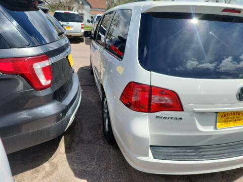 2012 Volkswagen Routan SEL
