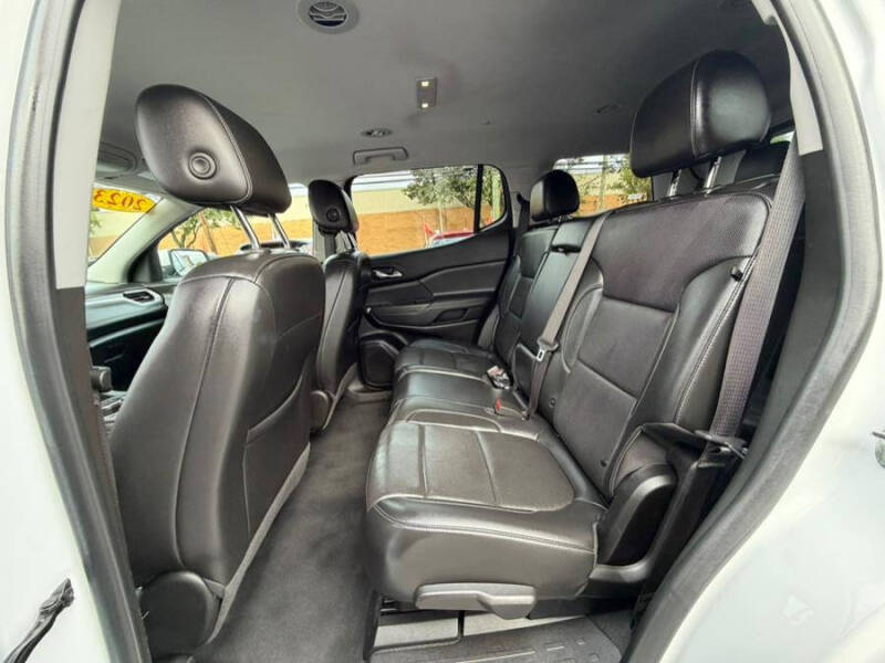 2023 GMC Acadia SLT
