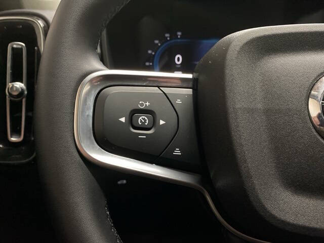 2025 Volvo XC40 B5 Plus Bright Theme