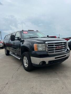 2009 GMC Sierra 2500HD for sale at UNITED AUTO INC in South Sioux City NE
