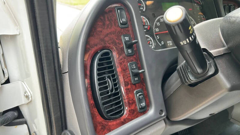 2020 Freightliner M2 106