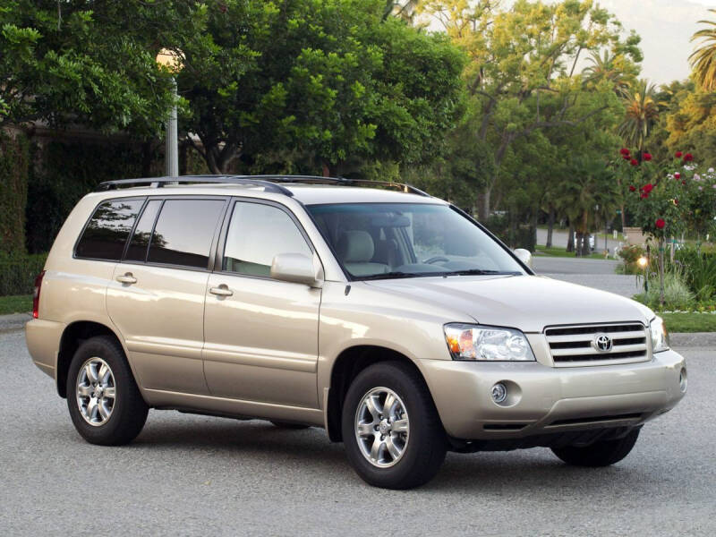 2004 Toyota Highlander for sale at Royal Moore Custom Finance in Hillsboro OR