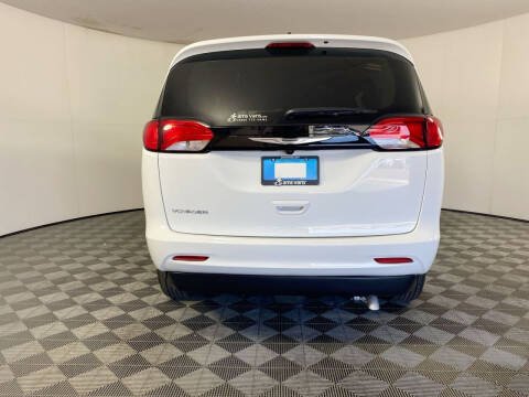2024 Chrysler Voyager LX