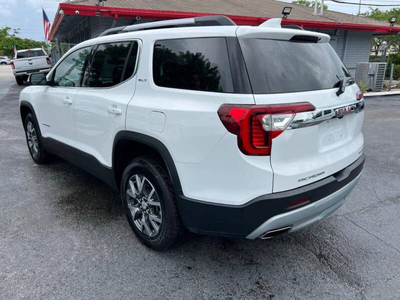 2023 GMC Acadia SLT