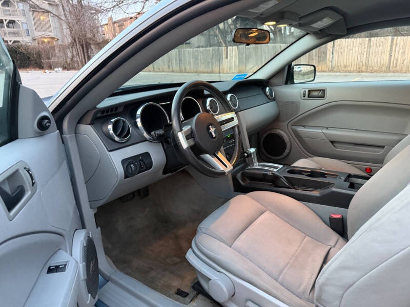 2007 Ford Mustang V6 Deluxe