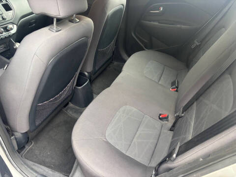 2013 Kia Rio 5-Door LX