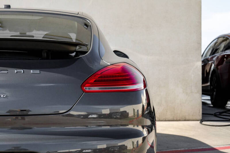 2016 Porsche Panamera Edition