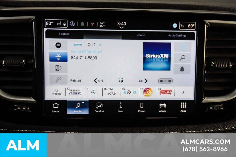 2024 Chrysler Pacifica Plug-In Hybrid Select