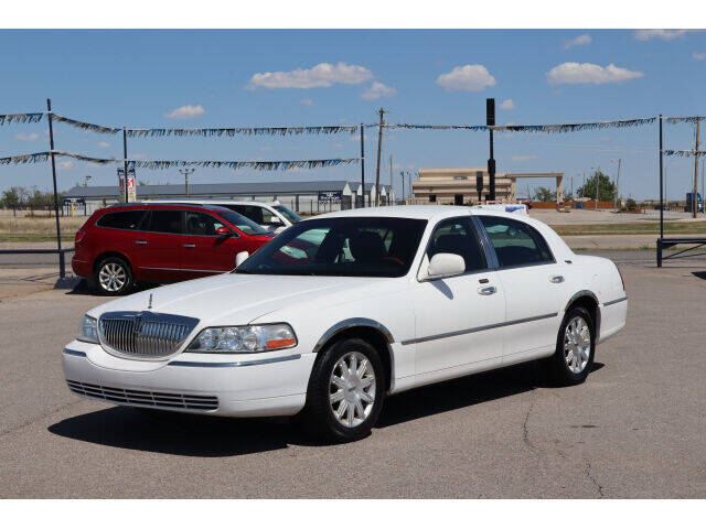 Lincoln town car 2011