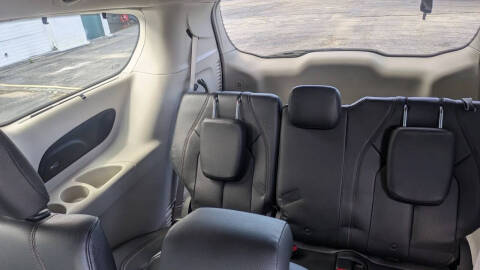 2017 Chrysler Pacifica Touring-L Plus