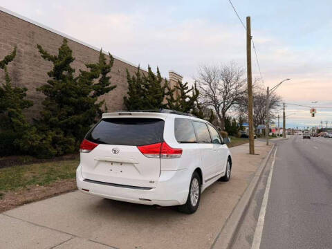 2013 Toyota Sienna XLE 8-Passenger