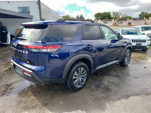 2024 Nissan Pathfinder SV