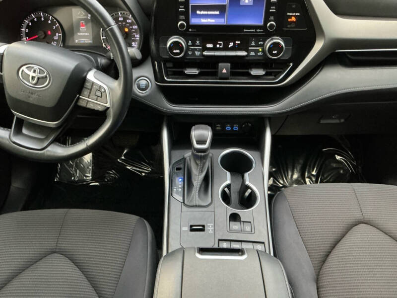 2022 Toyota Highlander LE