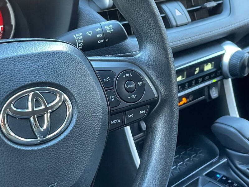 2023 Toyota RAV4 LE