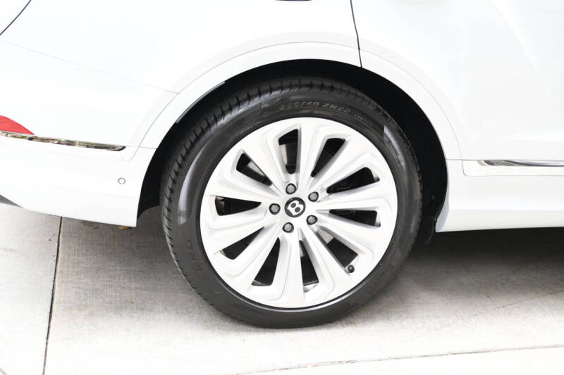 2024 Bentley Bentayga Azure V8