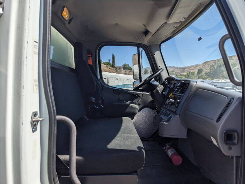 2018 Freightliner M2 106