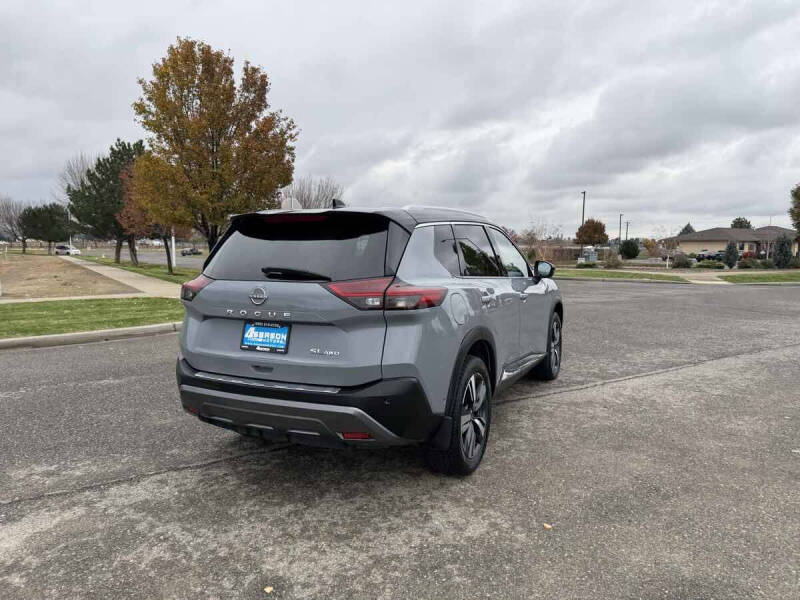 2022 Nissan Rogue SL