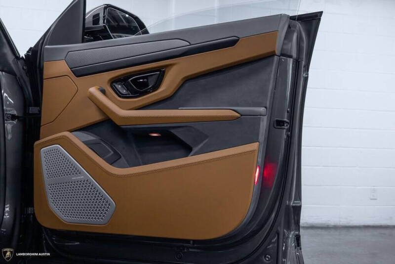 2025 Lamborghini Urus SE