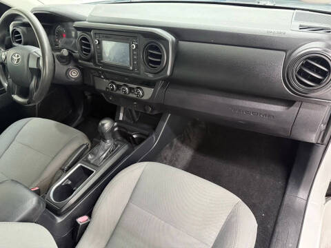 2017 Toyota Tacoma SR