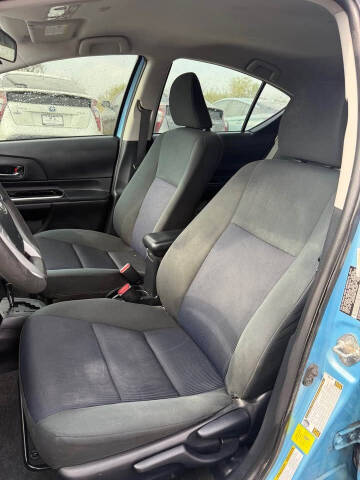 2016 Toyota Prius c Three