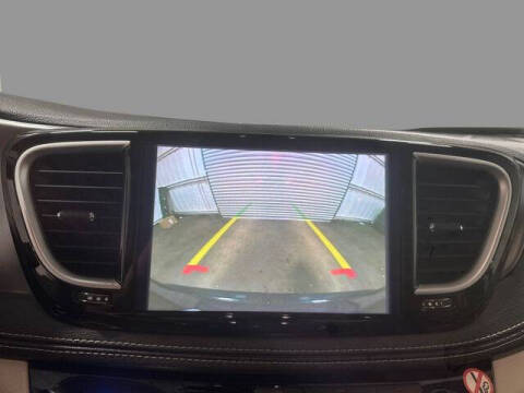 2024 Chrysler Pacifica Plug-In Hybrid Select