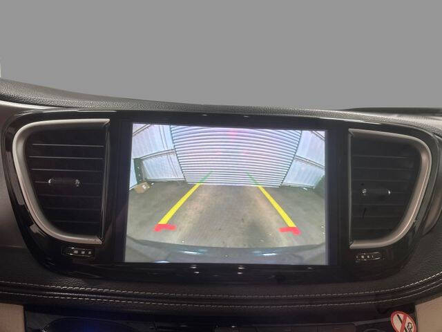 2024 Chrysler Pacifica Plug-In Hybrid Select