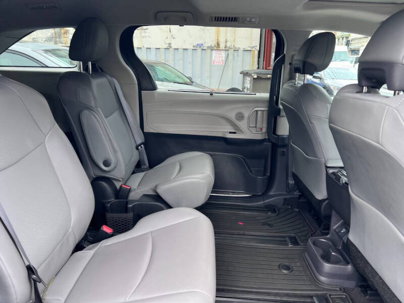 2022 Toyota Sienna XLE 7-Passenger