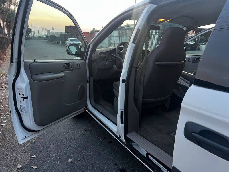 2003 Dodge Caravan SE