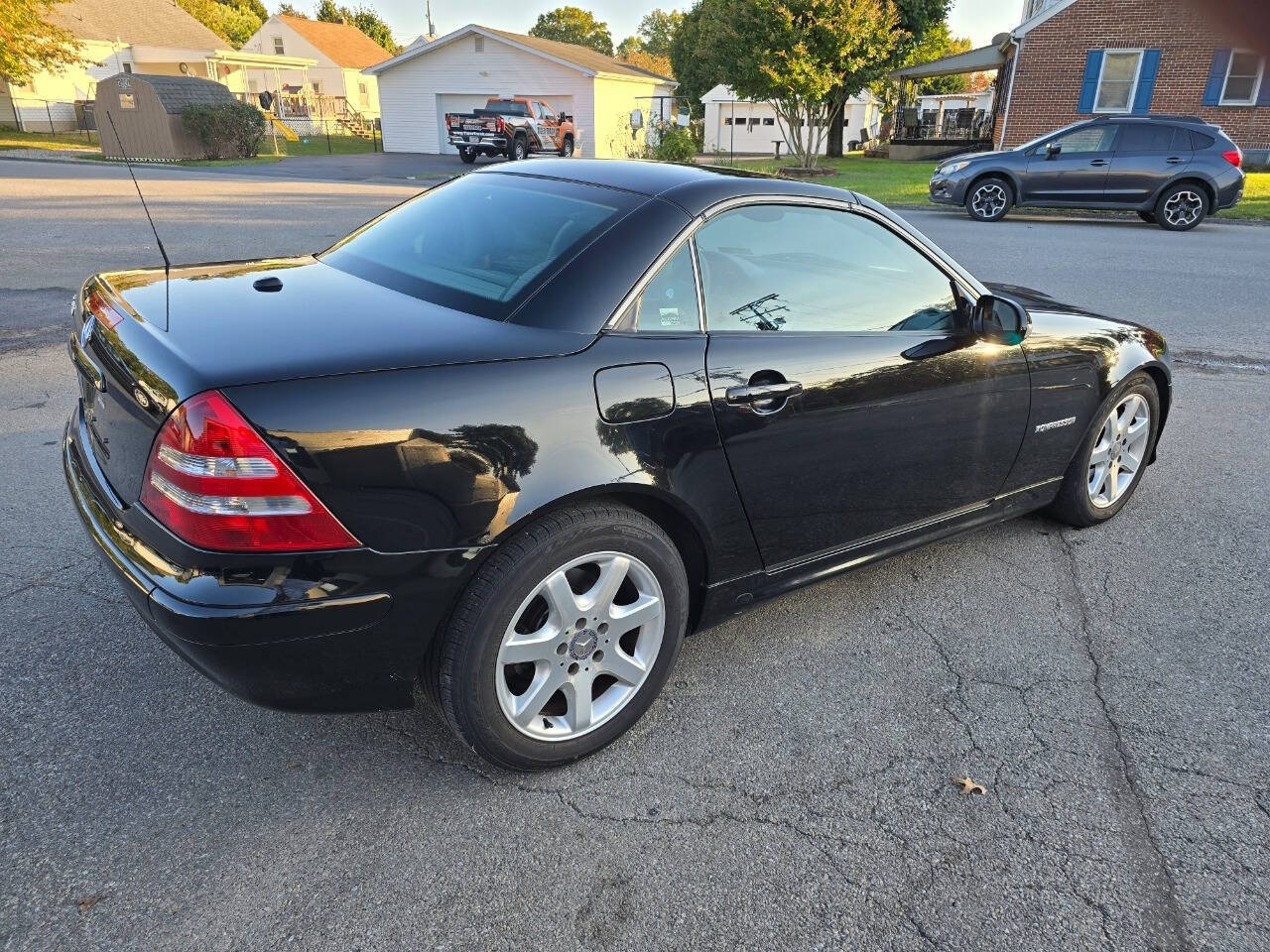 2001 Mercedes-Benz SLK for sale at QUEENSGATE AUTO SALES in York, PA