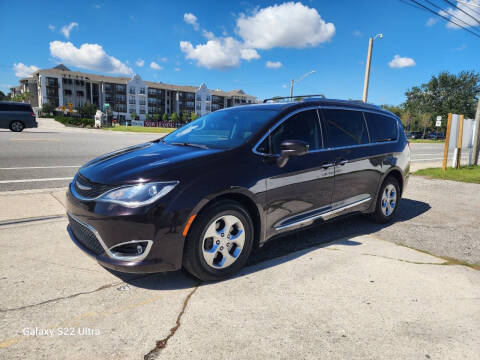 2017 Chrysler Pacifica Touring-L Plus
