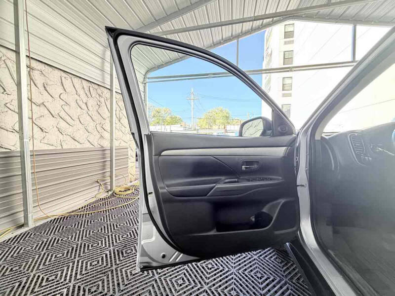 2015 Mitsubishi Outlander SE