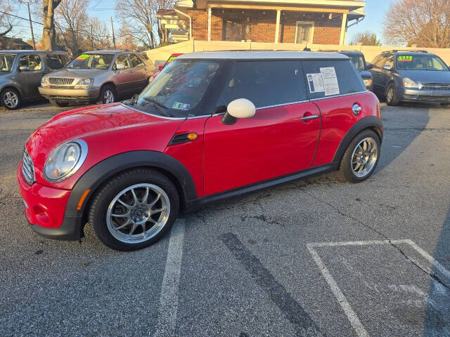 2012 MINI Cooper Hardtop for sale at QUEENSGATE AUTO SALES in York, PA