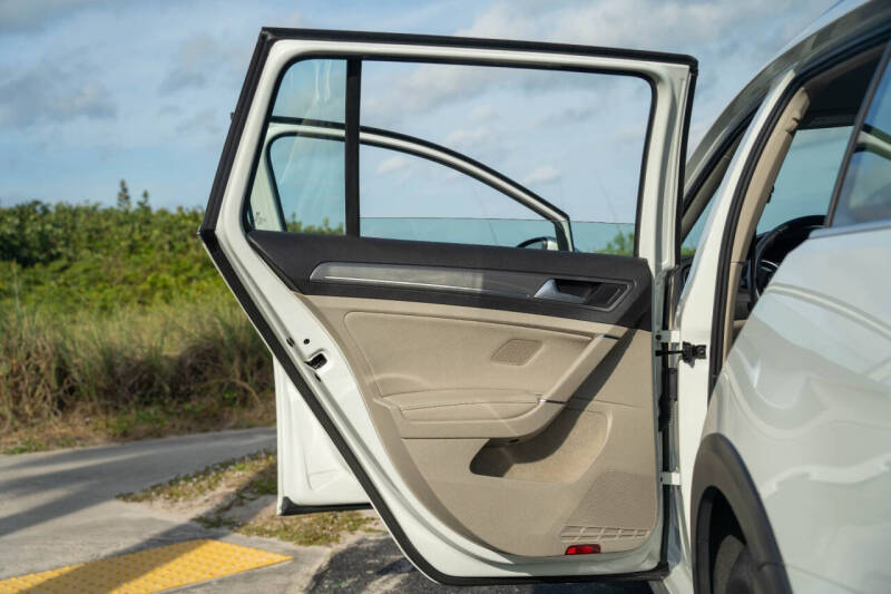 2017 Volkswagen Golf Alltrack TSI S 4Motion