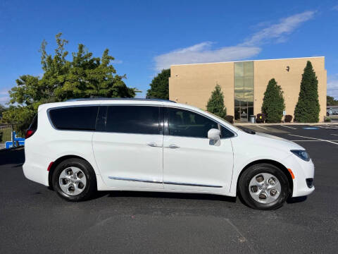 2017 Chrysler Pacifica Touring-L Plus